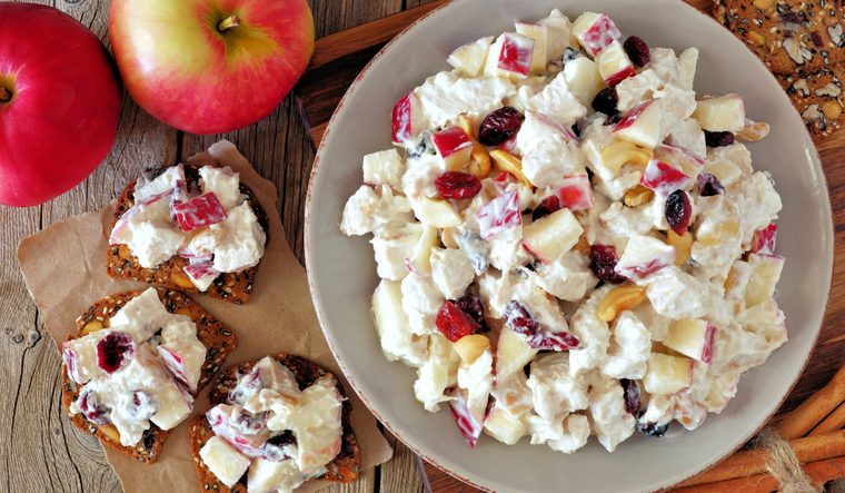 Manzanas, nueces y pollo: la combinación perfecta en una ensalada Foto: Shutterstock