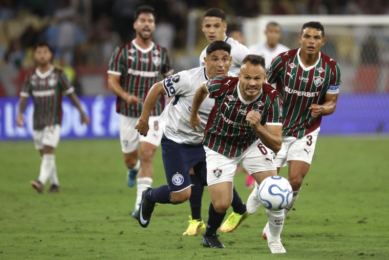 Maxi Salas debutó como titular ante Fluminense y cumplió con las expectativas. Maxi Salas debutó como titular ante Fluminense y cumplió con las expectativas.