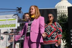 Liz Stein, una de las víctimas de Epstein, pide que se publiquen todos los archivos.