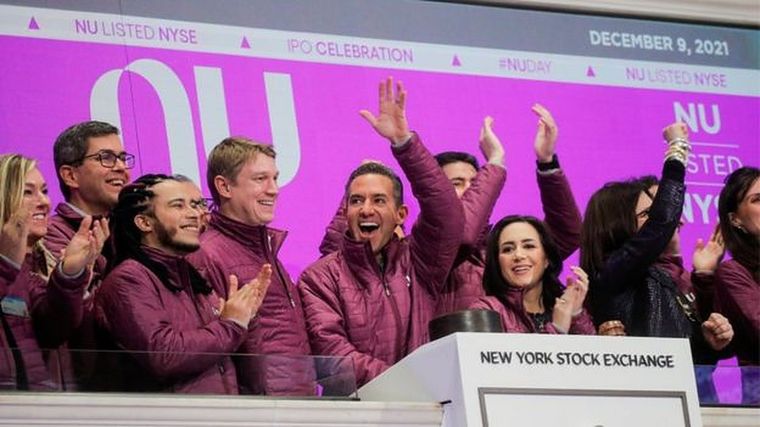Foto: GETTY IMAGES. Nubank se estrenó este jueves en la bolsa de Nueva York.