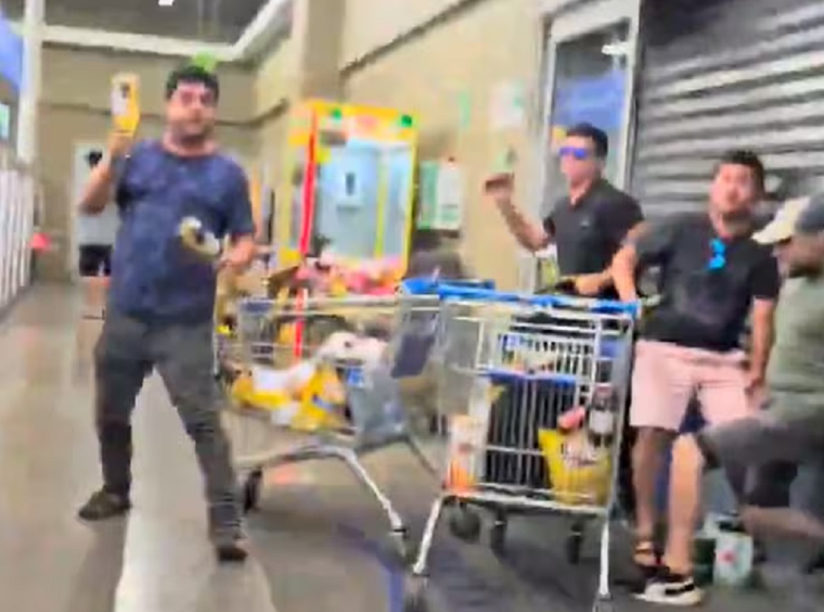 Momentos de tensión en un supermercado chileno. Foto: Captura de video.