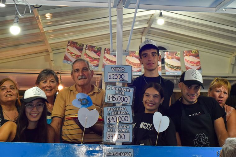 Colectividad de San Marino en pleno despacho. Colectividad de San Marino en pleno despacho.