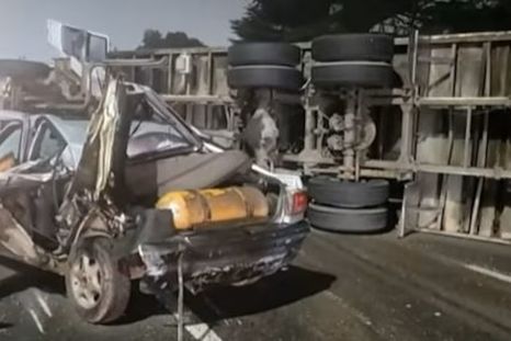 choque y vuelco en la autopista riccheri: la niebla y tres carriles reducidos complican el transito choque y vuelco en la autopista riccheri: la niebla y tres carriles reducidos complican el transito