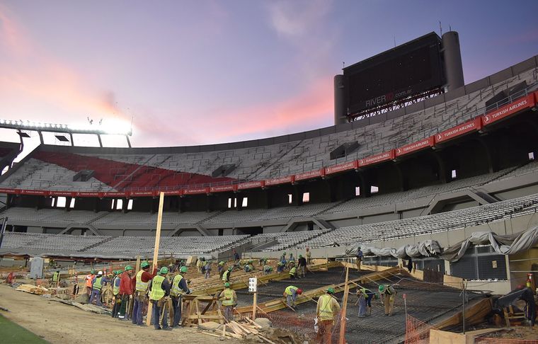 Obras en el Monumental River mostró un nuevo avance en las obras de las nuevas tribunas.
