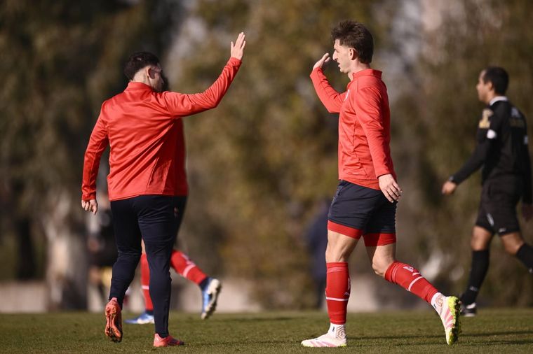 Los titulares de Independiente le ganaron 2-0 a Lanús en la jornada amistosa en Villa Domínico. Los titulares de Independiente le ganaron 2-0 a Lanús en la jornada amistosa en Villa Domínico.