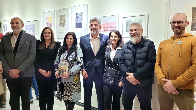 Diferentes autoridades provinciales asistieron a la presentación del libro. Diferentes autoridades provinciales asistieron a la presentación del libro.