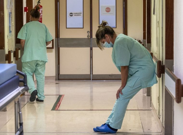 En Argentina el 63% de los infectados en el personal de salud son mujeres