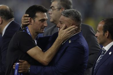 MDZol | COPA AMERICA FESTEJOS 10 SCALONI CHIQUI TAPIA.JPG