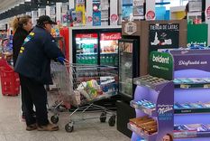 La canasta básica alcanzó los $136.399 para un adulto equivalente. Foto: Santiago Tagua/MDZ