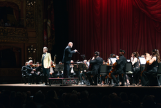 El reconocido artista Andrea Bocelli se presentó por primera vez en el Teatro Colón. El reconocido artista Andrea Bocelli se presentó por primera vez en el Teatro Colón.