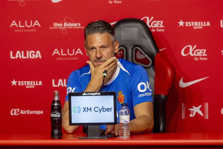 Martín Demichelis quedó en el centro de la polémica tras cruzarse con un jugador del Mallorca.