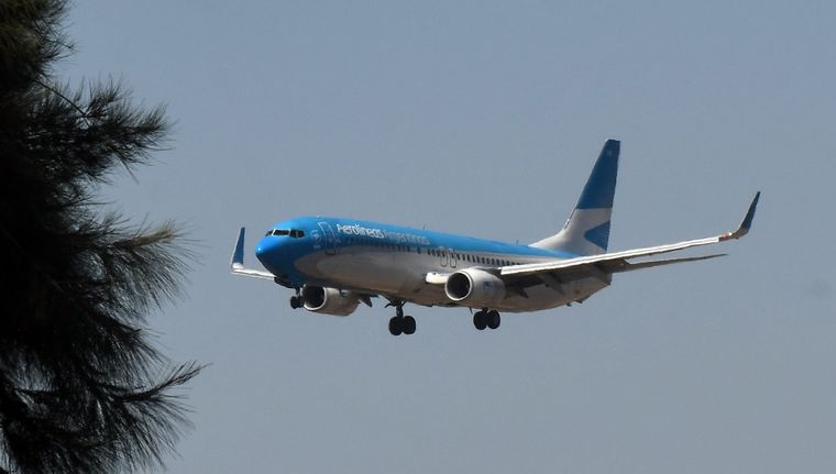 En un mercado en crecimiento, Aerolíneas Argentinas viene perdiendo participación en el segmento internacional. Foto: ALF PONCE MERCADO / MDZ