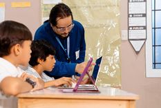 La IA puede funcionar como asistentes de los docentes en el proceso de aprendizaje de los más chicos.