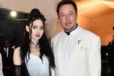 La novia de Elon Musk se realizó tatuajes alienígenas y quiere vivir en Marte