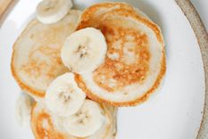 sin harina: disfruta de unos ricos pancakes con banana ¡en 3 pasos!