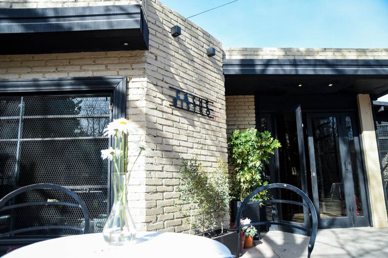 Caché Bistró es uno de los más recientes desembarco en la avenida Emilio Civit. Caché Bistró es uno de los más recientes desembarco en la avenida Emilio Civit.