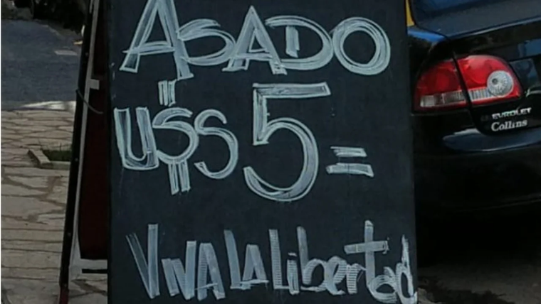 Los comerciantes ya pueden exhibir los precios en moneda extranjera. Foto: Noticias Argentinas