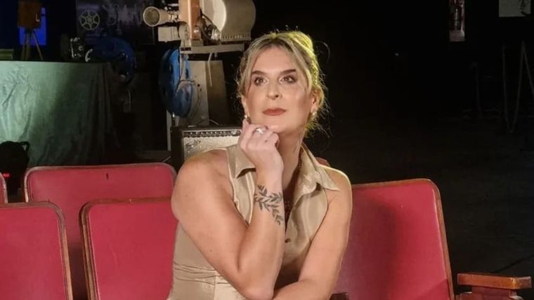 La entrevistadora no pudo contener las lágrimas al expresarse con sus seguidores.
