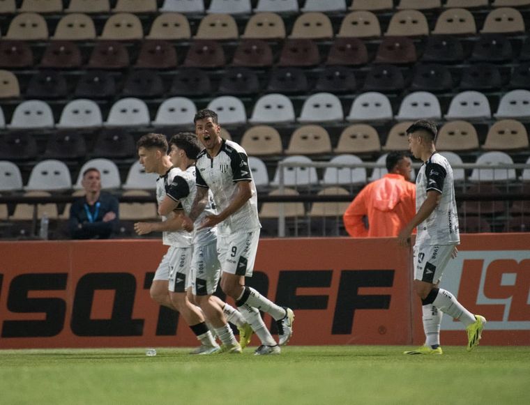 El Lobo celebra su ansiado ascenso a Primera. 