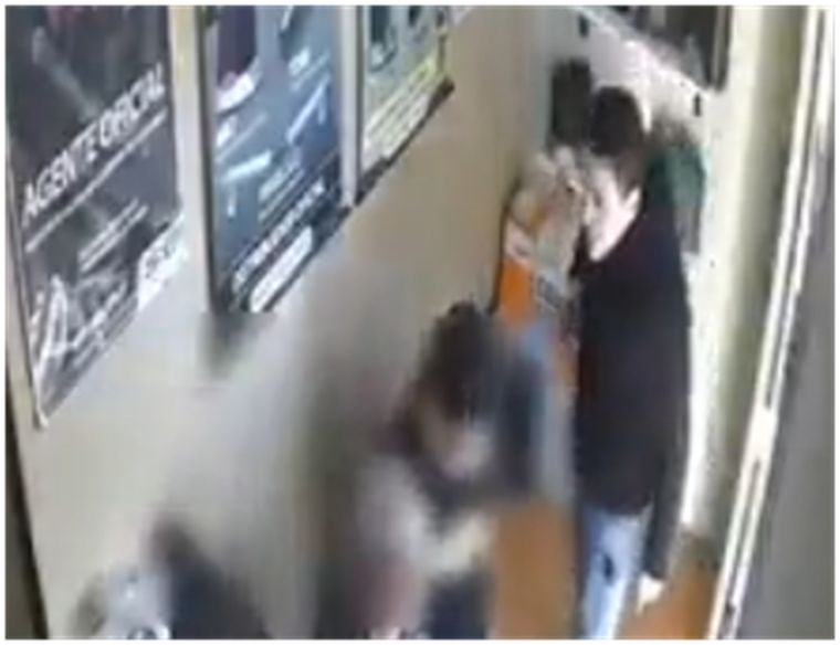El robo ocurrió en un local dedicado a la venta de maquinarias y equipos de automatización de portones. Foto: Captura de video