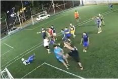 Una cámara de seguridad del lugar registró el enfrentamiento. Foto: Captura de video