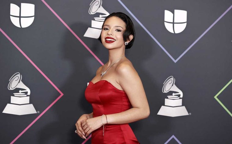 Ángela Aguilar debutó como modelo de lencería.