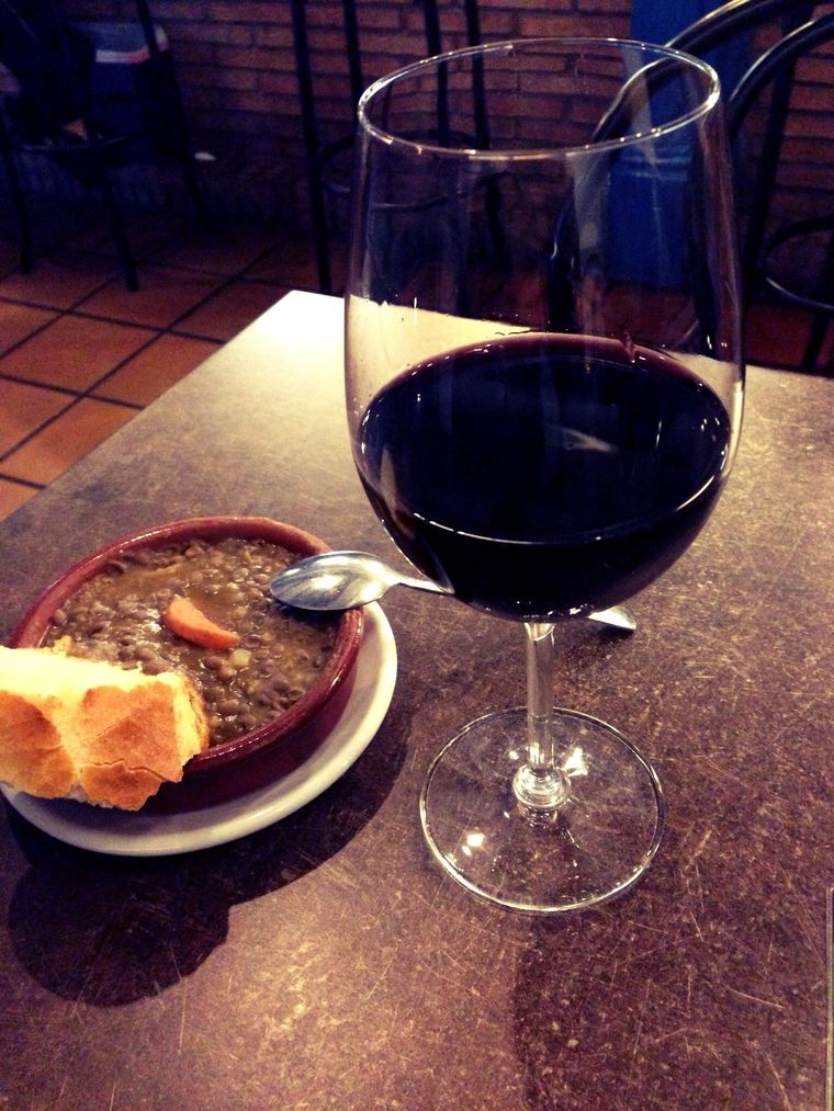 Lentejas y un buen Malbec.