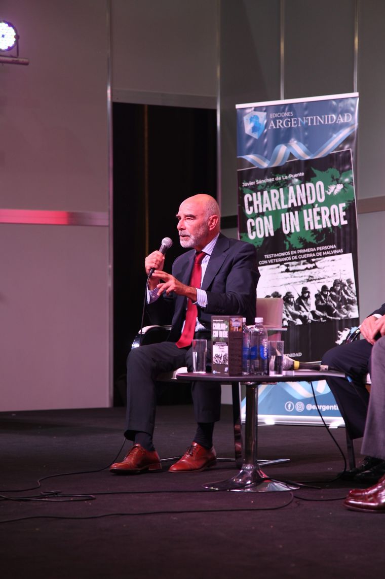 Juan José Gómez Centurión participó activamente de la presentación del libro de Sánchez de la Puente. Juan José Gómez Centurión participó activamente de la presentación del libro de Sánchez de la Puente.