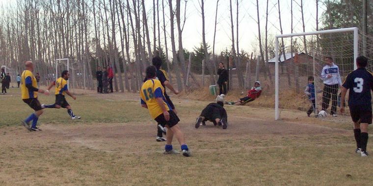 Golazo de Biomed-Claus ante Radiadores José
