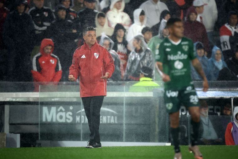 Gallardo no logra reencaminar a River en el campeonato.