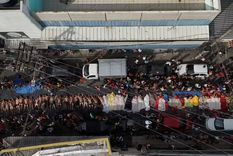 Los vecinos de las favelas llevaron unos 50 cuerpos a Plaza San Lucas.