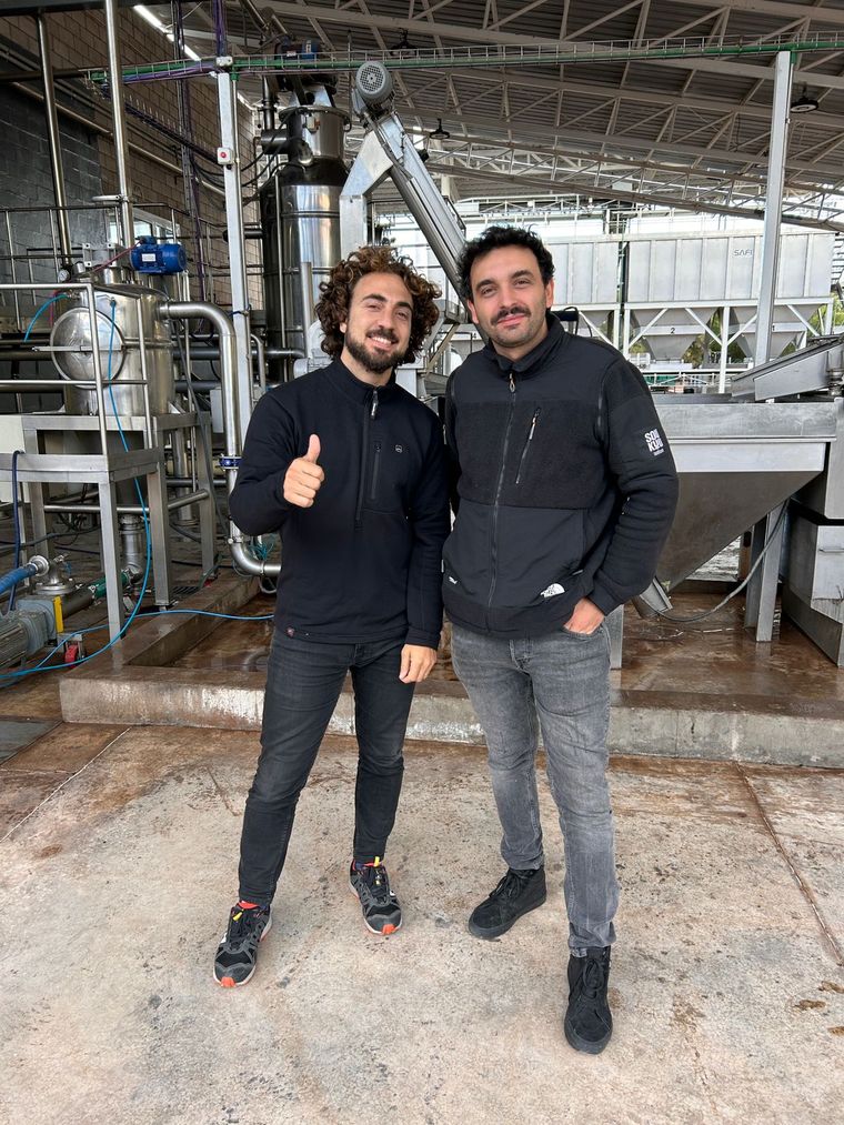 Tomás Karagozian y Valentino Romano estuvieron presentes en Mendoza en una nueva jornada de Turismo Industrial organizado por Tomás Karagozian y Valentino Romano estuvieron presentes en Mendoza en una nueva jornada de Turismo Industrial organizado por