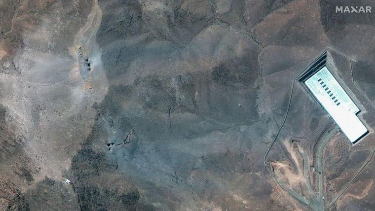 Imágenes satelitales tras el ataque estadounidense muestran grandes cráteres visibles en la instalación nuclear de Fordo