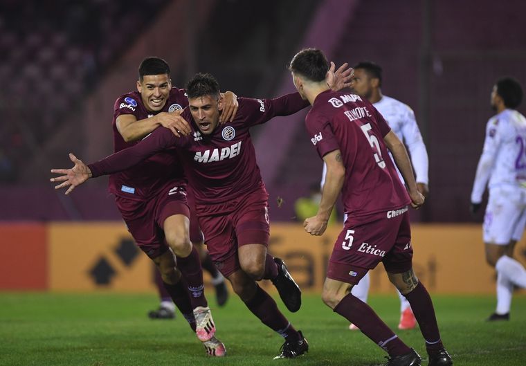 Diego Braghieri festeja el gol de la victoria. Foto: Télam