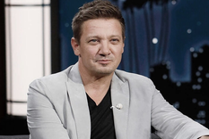 Una actriz amiga de Jeremy Renner trajo buenas noticias sobre su estado de salud. Aparentemente, el actor ya está en silla de ruedas. Foto: Foto de archivo.