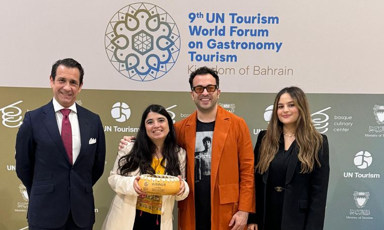 El momento en que los mendocinos reciben el galardón. Foto: Gentileza