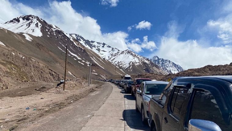 El Paso Cristo Redentor estuvo colmado de turistas durante el fin de semana largo Foto: MDZ