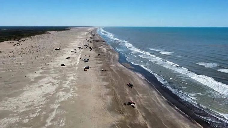 El pueblo de La Chiquita, en el sur bonaerense, es hogar de apenas seis habitantes y una playa infinita. 