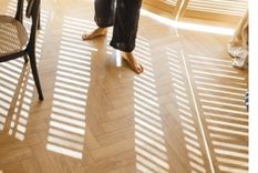 Debemos siempre utilizar una dosis mínima evitando que el piso quede humedo Foto: Shutterstock