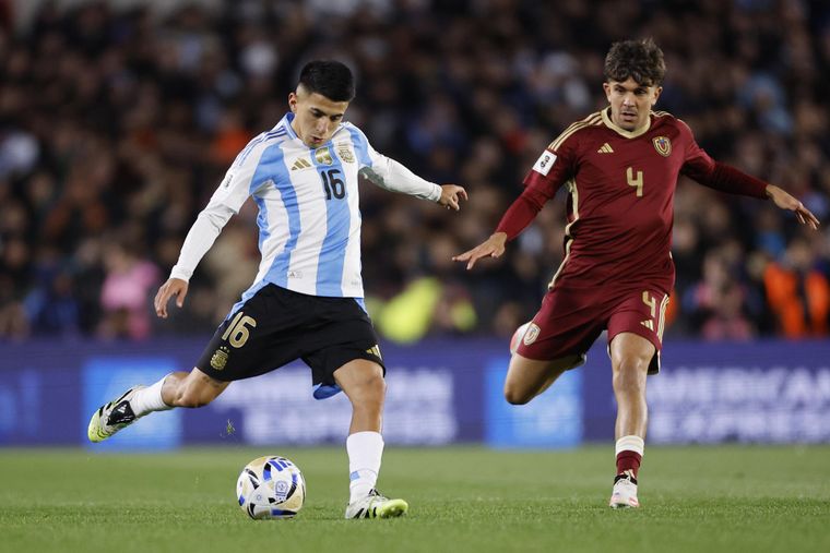 Thiago Almada postará la 10 de Messi contra Ecuador.