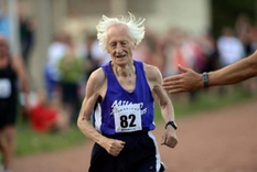 a los 85 anos y corrio los 21k en menos de 2 horas