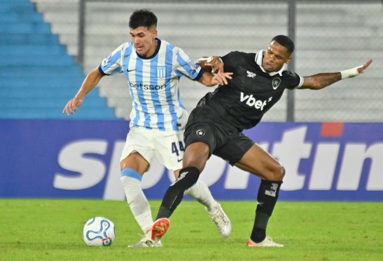 Racing enfrenta a Botafogo en el Cilindro de Avellaneda.