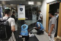 Los dos detenidos por clonar tarjetas. Foto: Télam