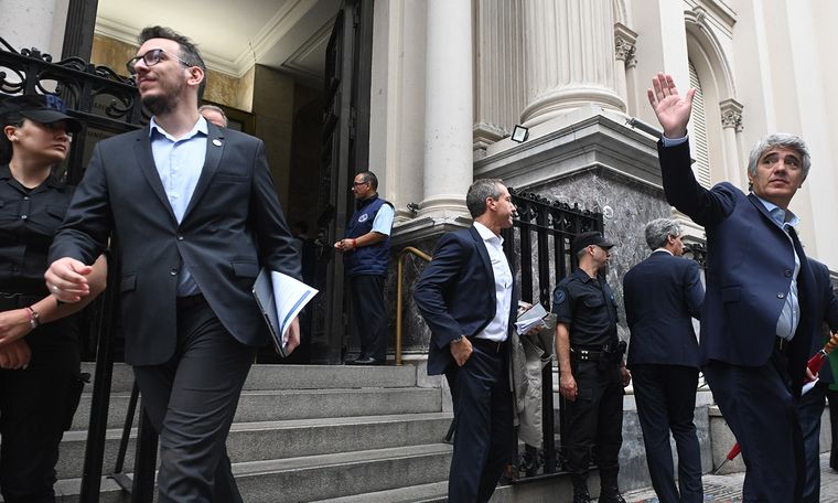 En el sistema financiero destacan que desde la asunción de Javier Milei los bancos volvieron a trabajar de bancos, porque dejaron de financiar el déficit fiscal.
