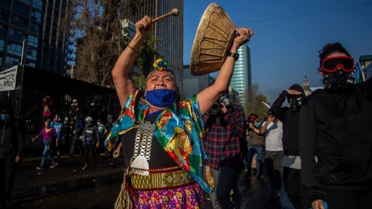 Entre las demandas de los pueblos originarios de Chile, está la de crear un Estado plurinacional donde se les reconozca su autonomía y sus derechos. Foto: GETTY IMAGES