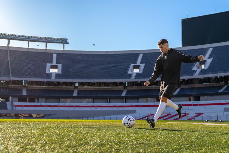 La presencia de Gonzalo Montiel incluirá una tanda de penales junto a él en el Monumental. La presencia de Gonzalo Montiel incluirá una tanda de penales junto a él en el Monumental.
