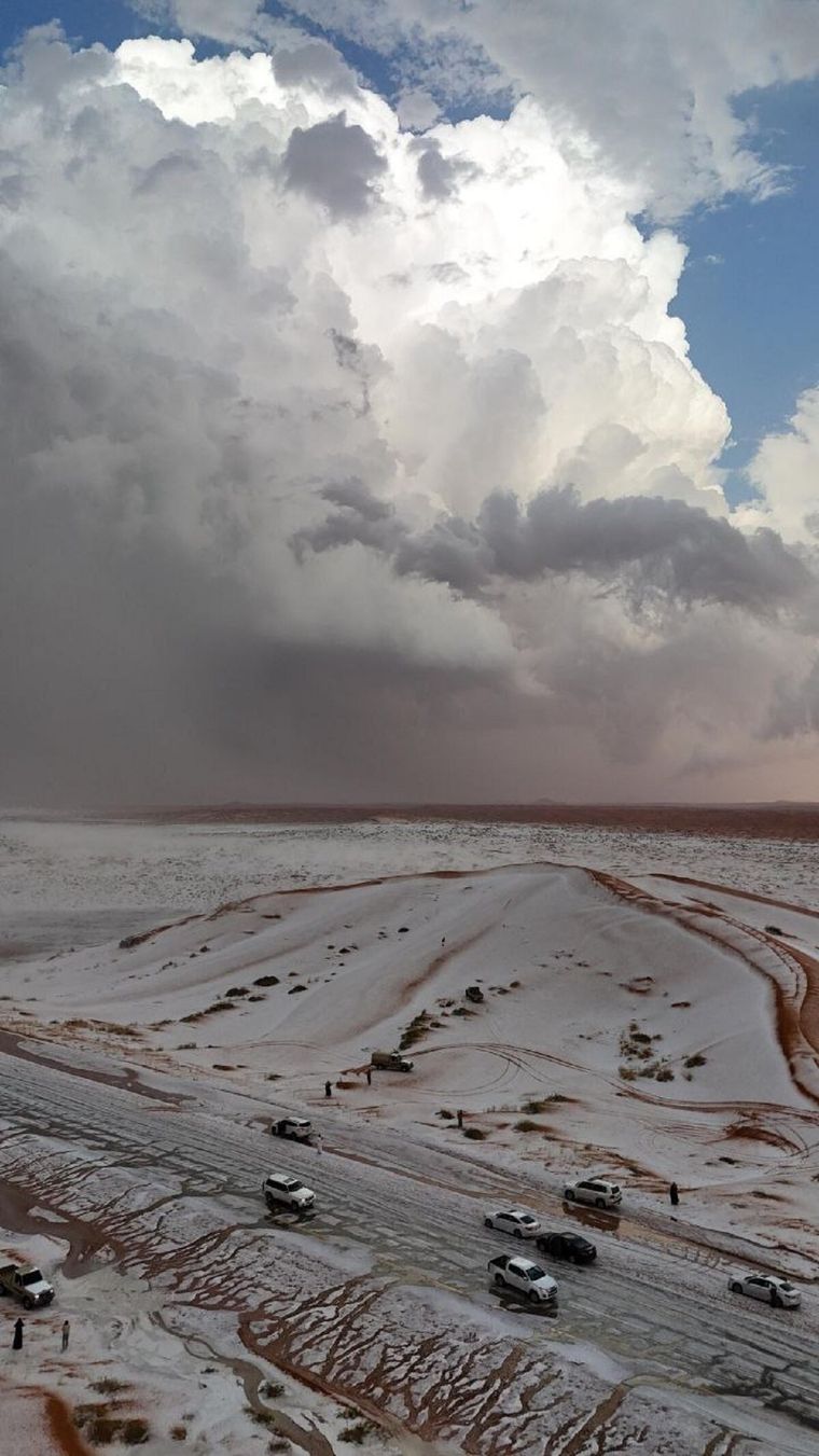 Los saudíes registraron caída de granizo y nieve en la región de Al-Jawf Foto: X