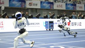 Los robots humanoides compiten en distintas disciplinas deportivas durante los Juegos que se desarrollan en Pekín.