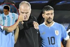 Bielsa le dejó un mensaje a De Arrascaeta y recordó su decisión con Riquelme en 2002. ¿Qué le dijo? Foto: Archivo Bielsa le dejó un mensaje a De Arrascaeta y recordó su decisión con Riquelme en 2002. ¿Qué le dijo? Foto: Archivo