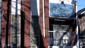 Un episodio de violencia sacudió al Colegio Secundario N°17 de Ciudad Jardín, en El Palomar, cuando un exalumno agredió a un compañero de curso con un cuchillo. Un episodio de violencia sacudió al Colegio Secundario N°17 de Ciudad Jardín, en El Palomar, cuando un exalumno agredió a un compañero de curso con un cuchillo.